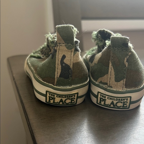 The Children's Place Green Camo Sneakers - Picture 2 of 3